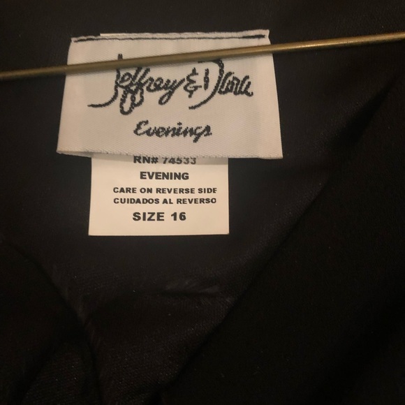 Gorgeous embellished evening top! - Picture 3 of 3